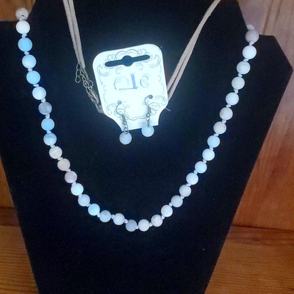 OLE natural stones and leather necklace